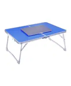 שולחן קטן נמוך לקמפינג וים כחול