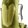 תרמיל Deuter AC Lite 30 ליטר בירוק-זית, מבט צד עם גב מאוורר ורצועות מרופדות
