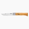 סכין כיס Opinel Carbon 12 עם ידית עץ בהיר ולהב פלדה פתוח