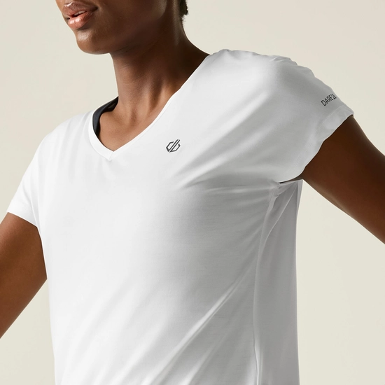 ⁦חולצה מנדפת Dare2B Vigilant Tee white נשים⁩ – תמונה ⁦4⁩
