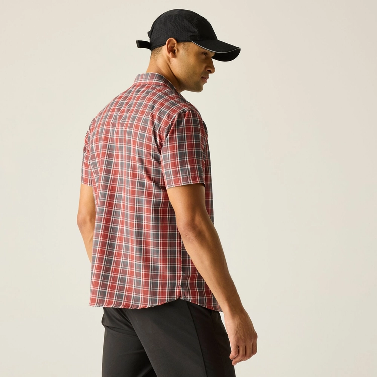 ⁦חולצת טיולים מכופתרת Regatta Mindano Red Storm Multi Cross Check גברים⁩ – תמונה ⁦2⁩