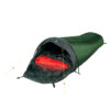 אוהל כיסוי שק שינה Terra Nova Jupiter Lite Bivi ירוק, פתוח עם שק שינה אדום מבפנים