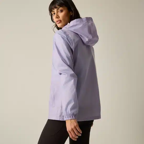⁦מעיל גשם מתקפל Regatta Pack it Jacket Wisteria נשים⁩ – תמונה ⁦3⁩