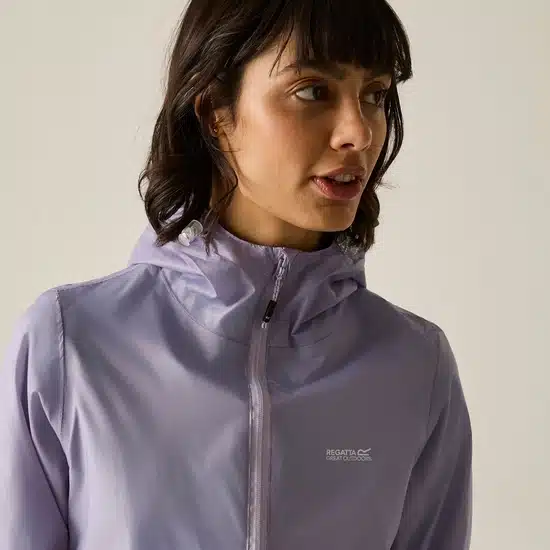 ⁦מעיל גשם מתקפל Regatta Pack it Jacket Wisteria נשים⁩ – תמונה ⁦5⁩